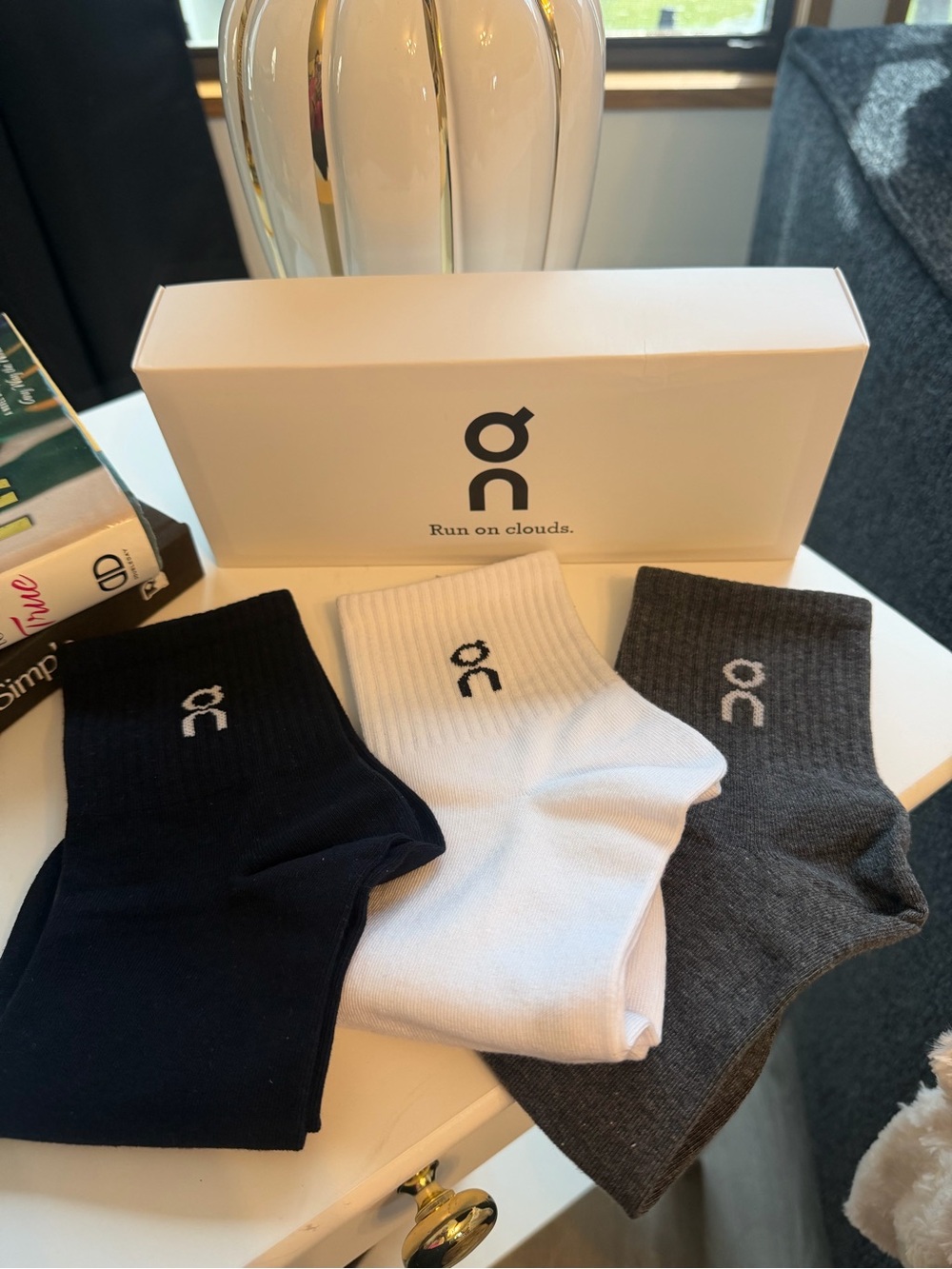 On Running 3-Pack Ankle Socks in Navy, White & Gray